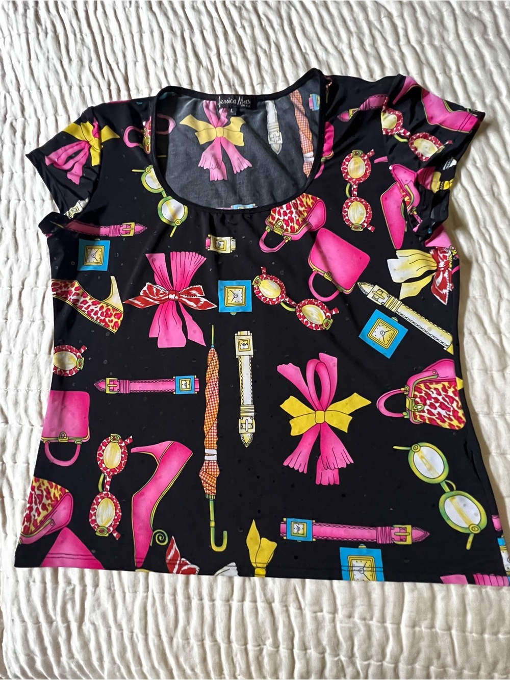 JESSICA MAX SIZE LARGE BLACK TOP WITH MULTICOLOR ACCESSORY PRINTS. POLYESTER
